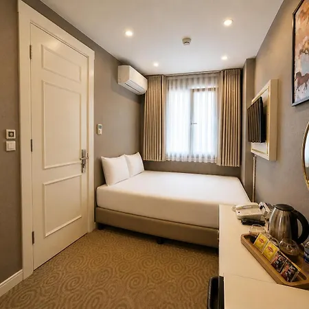 M R B E Y A Z Boutique Nisantasi מלון 4*