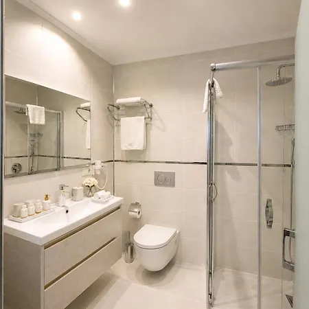 מלון M R B E Y A Z Boutique Nisantasi 4*