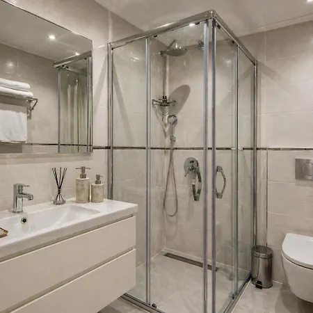 M R B E Y A Z Boutique Nisantasi 4*